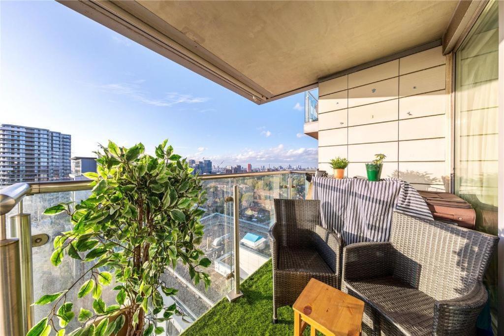Two Bedroom Apartment - London Excel Stays Exterior photo